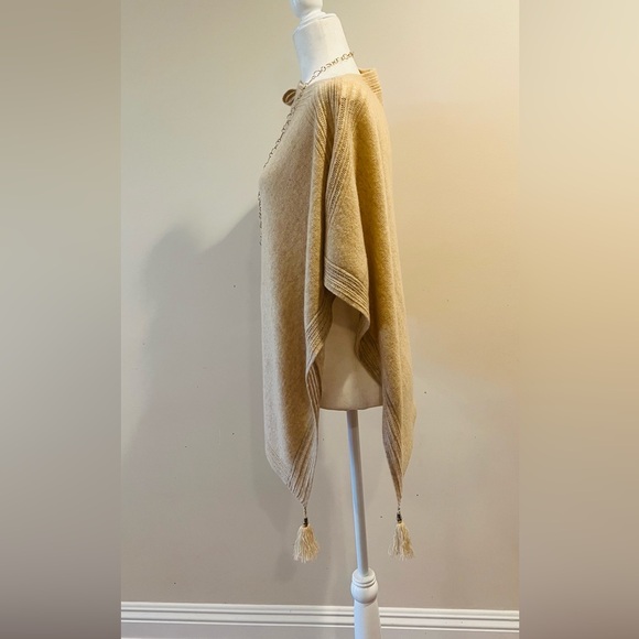 Lilly Pulitzer 100% Cashmere creamy tan wrap w/ delicate detail edging 1 Sz.NWOT - Picture 2 of 8